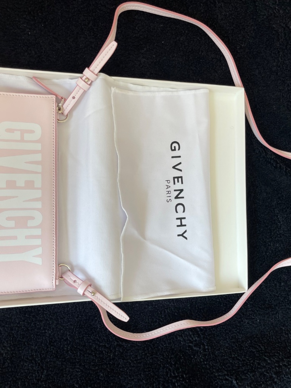 Givenchy - Picture 3 of 4